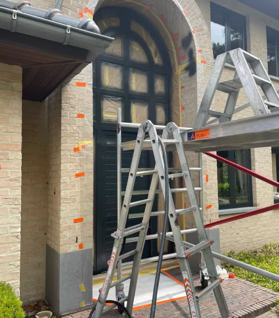 Lakken deurgeheel