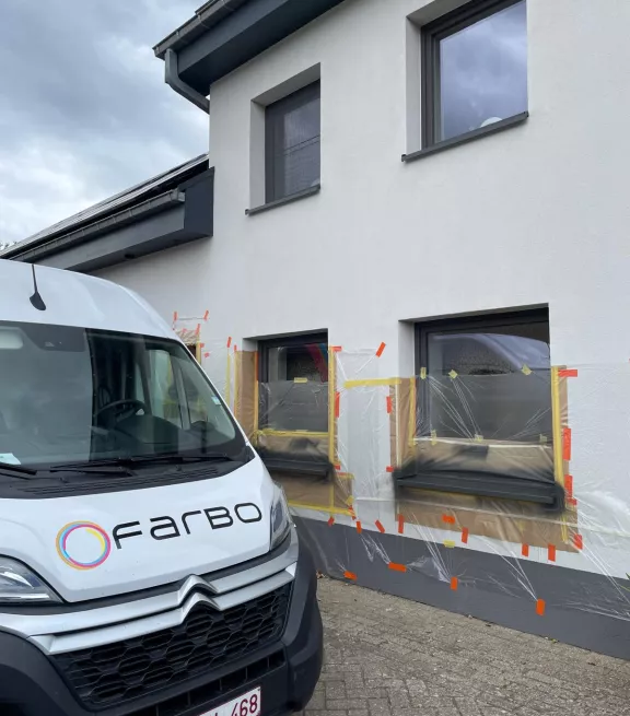 Lakken dorpels voorkant woning