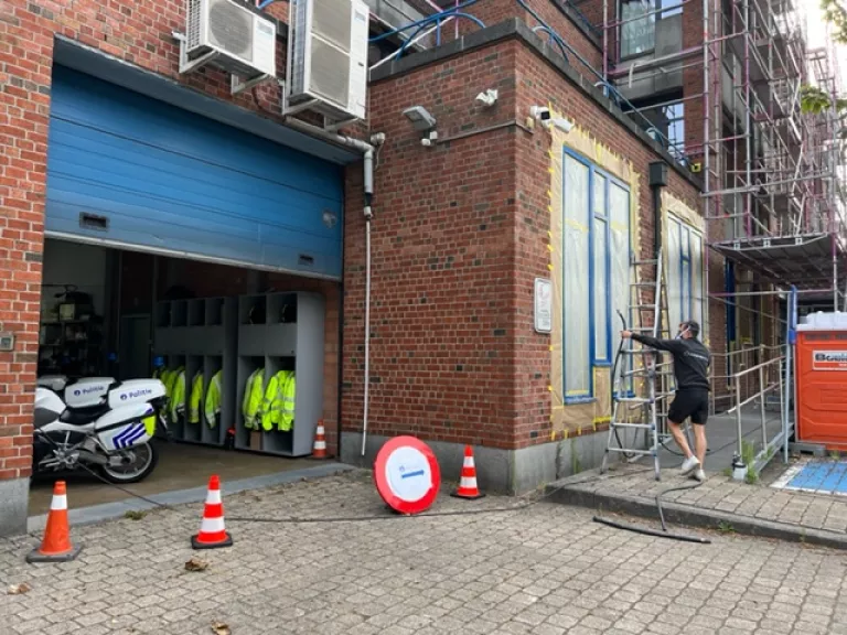 Voorkant politiekantoor, klaar om te lakken
